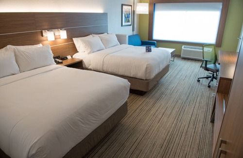 Dayton Hotel | Holiday Inn Express & Suites Dayton North - Vandalia by IHG