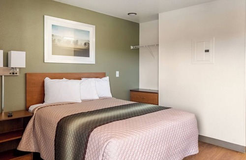 Springfield Hotel | HomeTowne Studios By Red Roof Eugene - Springfield
