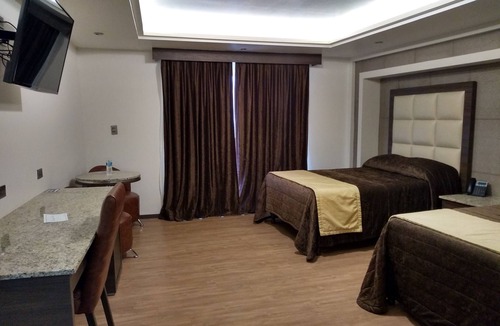 Lopez Hotel | Hotel Jimenez Plaza