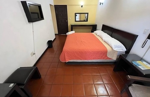 Morelia Hotel | Hotel Villa Capri, 1 triple bed 4 Guests