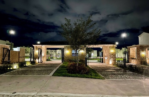 Queretaro Condo | House overlooking the Cimatario ecological reserve