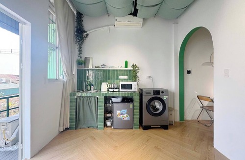Hang Dao Apartment | Huge Balcony Home with Train Street View, Night Market, Max 6