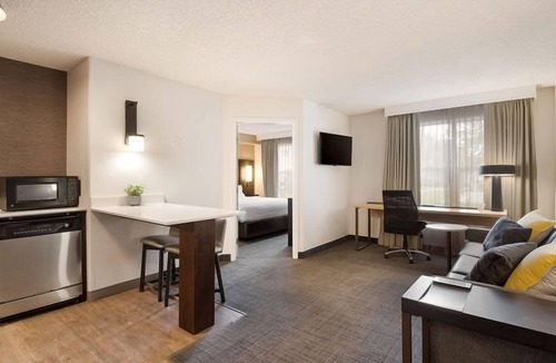 Reno/Tahoe Airport Hotel | Indulge in Home-Like Comfort! 3 Modern Units w/Full Kitchen, Pet-friendly!