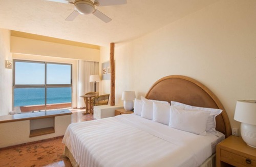 San Jose del Cabo Hotel | Inviting Studio Getaway Close to the Sand