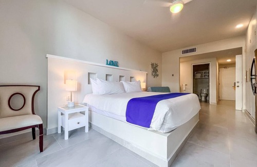 Centro - Supmza 001 Hotel | Ixchel Beach Hotel. Steps away from North Beach