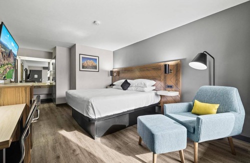 Orchard District Hotel | Just What You Were Looking For! Enjoy Pool Access, Free Breakfast & Free Parking
