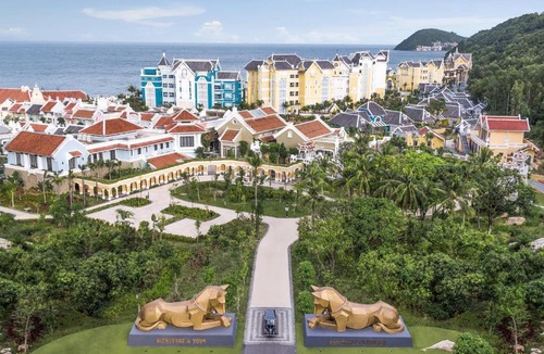 Khem Beach Resort | JW Marriott Phu Quoc Emerald Bay Resort & Spa