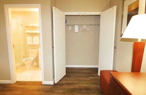 Madeira Beach Hotel | King Accessible Standard Room