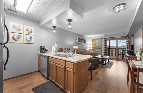 Notch Estates Condo | KING BEDS!~Gathering Place~ WALK-IN🏠NO STAIRS🎡1 MILE FROM SDC🎢