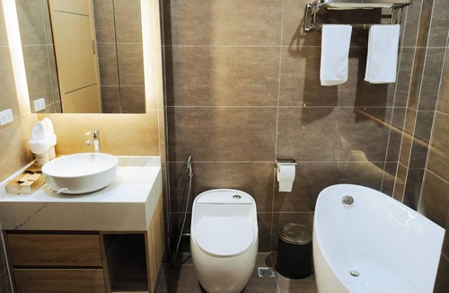 Van Don Hotel | La Garden Hotel Van Don by Bayluxury