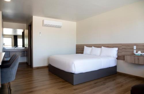 Cuauhtemoc Hotel | La Huerta Inn & Suites
