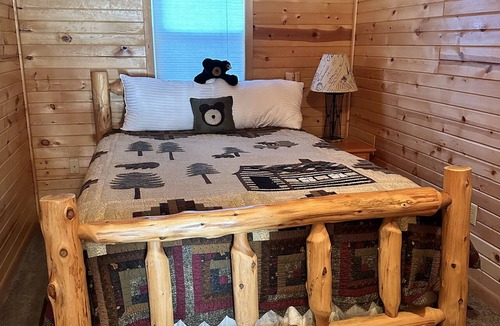 Webster Resort | Large group lakeside getaway on Big Yellow Lake! Pet friendly!