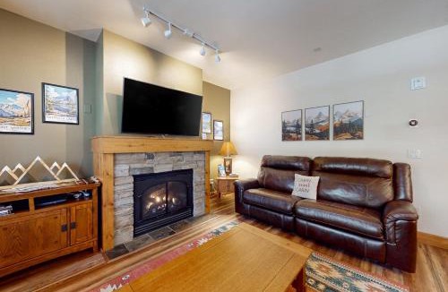 Crooked Pines Apartment | Lodestar Cabins