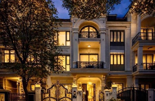 District 7 Villa | Luna Casa Villa D7 with 9 bedrooms