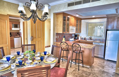 Flamingos Resort | Luxe- 1 BR