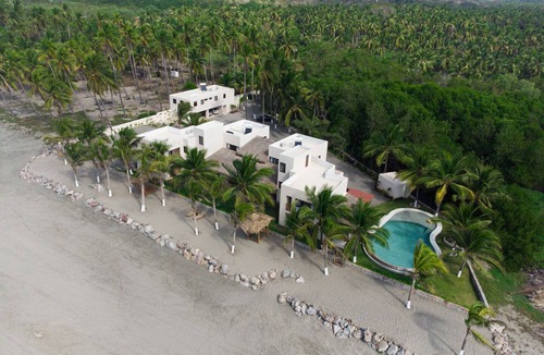 Zihuatanejo Villa | Luxurious oceanfront villa in Buenavista, 15 minutes from Ixtapa Zihuatanejo!