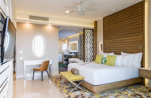 Playa Mujeres Hotel | Luxury 2BR Beachfront Retreat – Cancun