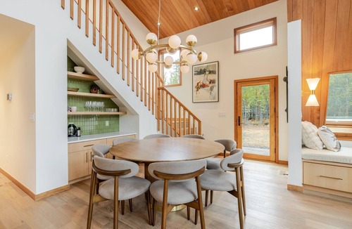 Three Rivers Cabin | Luxury A-Frame Fire Pit Hot Tub EV charger 4 Acres