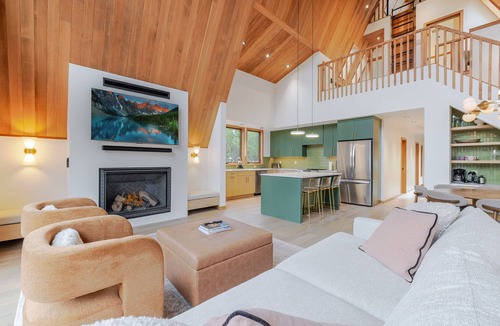 Three Rivers Cabin | Luxury A-Frame Fire Pit Hot Tub EV charger 4 Acres