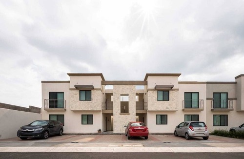 Queretaro Apartment | Luxury Apartment with Pool and Padel Court | La Vista