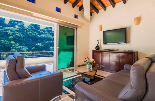 Boca de Tomatlan Villa | Luxury Beach Frontage Villa with amazing views for Rent