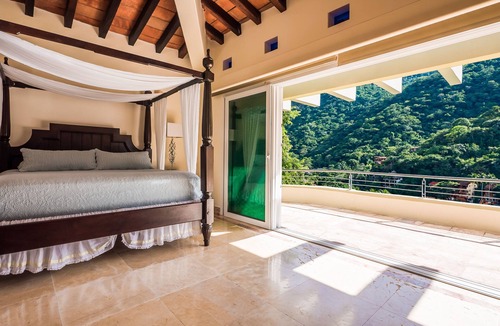 Boca de Tomatlan Villa | Luxury Beach Frontage Villa with amazing views for Rent