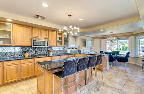 Pleasant Valley House | LUXURY DREAM HOME, 6 bdrm, gameroom, firepits, pool, hot tub, 5000 sq ft