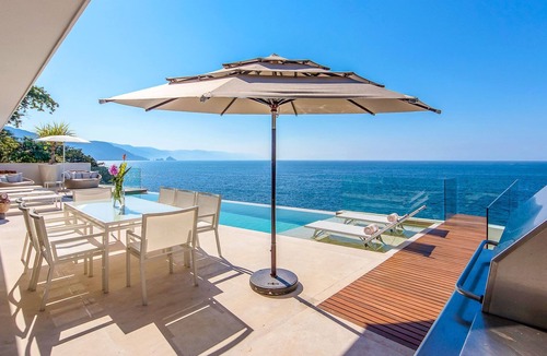 South Shore Hotel Area House | Luxury ocean front property, enjoy of the top Villa in the Bay , staff & pool !
