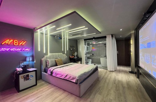 District 4 Hotel | M&H Cinema