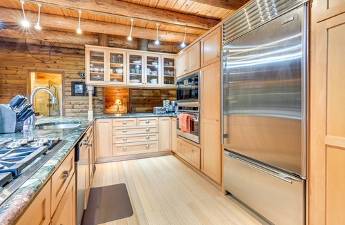Drayton Plains Cottage | Magical Metamora Cottage w/Fire Pit, Pond, Deck!