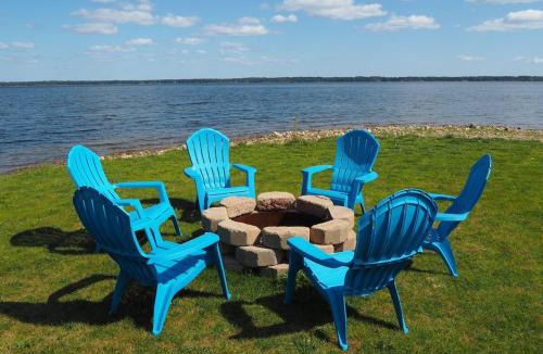 Gladstone House | Malabar Cove - Lakefront, Quiet, and Relaxing!