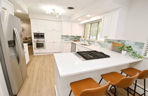 Wooded Estates House | Mid Century Modern with modern touches, 10 min walk to Notre Dame! (1831)