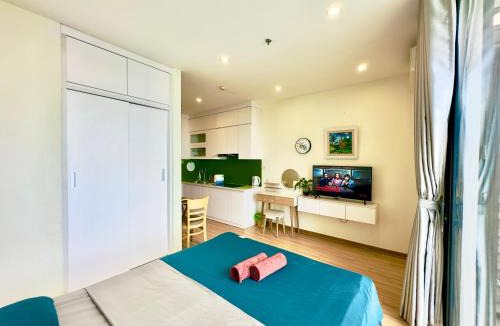Tu Liem Apartment | Modern Lakeside Studio Living Near Marriott Hotel and Keangnam Tower
