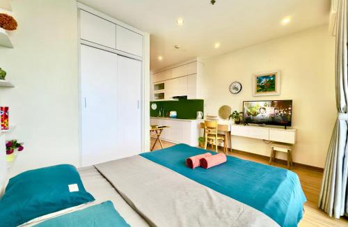 Tu Liem Apartment | Modern Lakeside Studio Living Near Marriott Hotel and Keangnam Tower