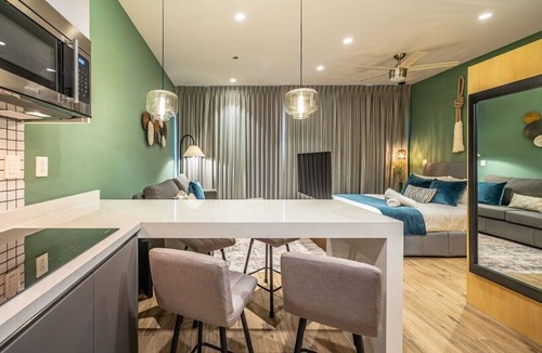 Tohoku Condo | Modern Studio | Gym + Rooftop Pool, Free Parking