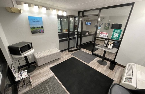 Cedar Rapids - Iowa City Hotel | Motel 6 Cedar Rapids, IA