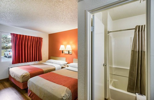 Paine Field-Lake Stickney Hotel | Motel 6 Everett, WA - South