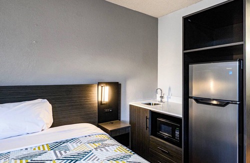 Wethersfield Hotel | Motel 6 Wethersfield, CT - Hartford