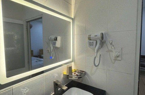 Phu Nhuan Hotel | Nam Anh Love Hotel