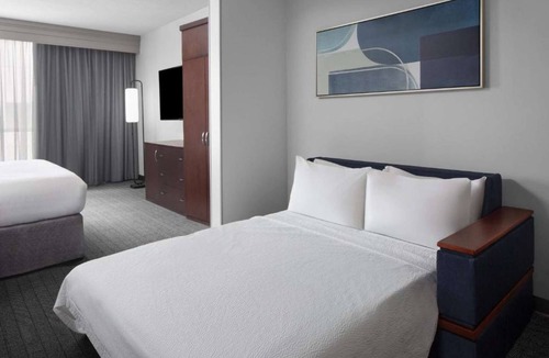 University Circle Hotel | Near Cleveland Clinic | Bistro + Free Shuttle
