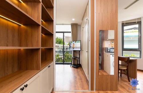 Tan Binh Apartment | NEW HOME APARTMENT, ELEVATOR, KITCHEN, WASHING vs DRYER, 800m TO AIRPORT