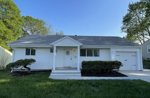 Overland Park House | NEW! Updated *|* Stylish *|* OP getaway w/Hot Tub