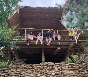 Muong La Ski Chalet | Nhà Gỗ Cạnh Suối