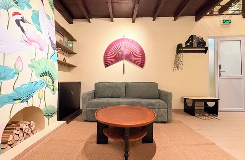 Old Quarter Apartment | Night Market Location with Loft, Bath Tub, Luggage Locker, Max 6