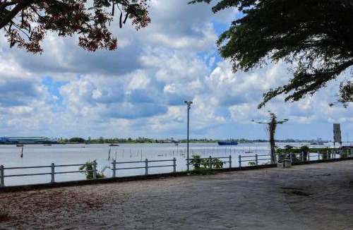 Long Xuyen House | Nina Homestay - Phòng ban công view sông