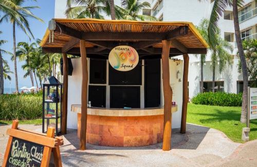 Marina Vallarta Hotel | Ocean Breeze Puerto Vallarta