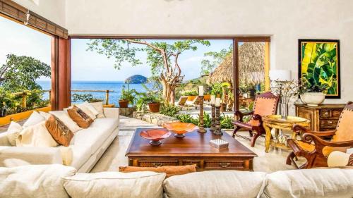 Puerto Vallarta Villa | Oceanfront 15 Bedroom Villa for 34 Guests