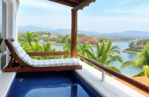 Ixtapa Villa | Oceanfront Villa w Private Jacuzzi & Club Access