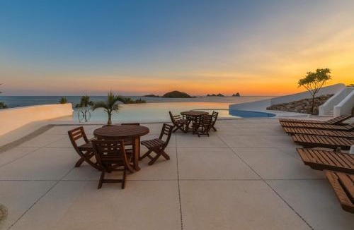 Ixtapa Villa | Oceanfront Villa w Private Jacuzzi & Club Access