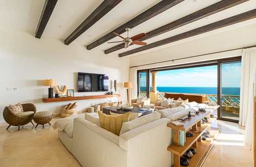 Buzzards Condo | Oceanview Penthouse with infinity pool and jacuzzi